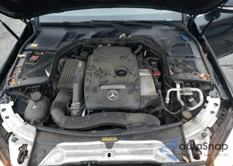 2015 Mercedes-Benz C 300 4Matic/Luxury 4Matic/Sport 4Matic z USA, uszkodzony, nr VIN 55SWF4KB2FU020435